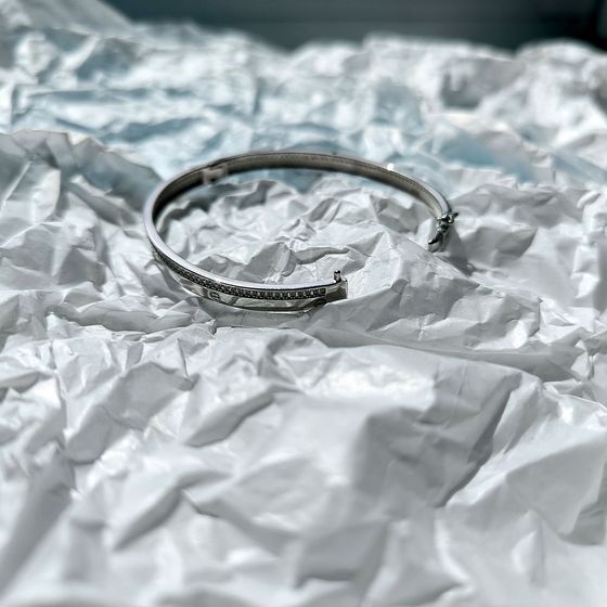 Silver bracelet with phianites