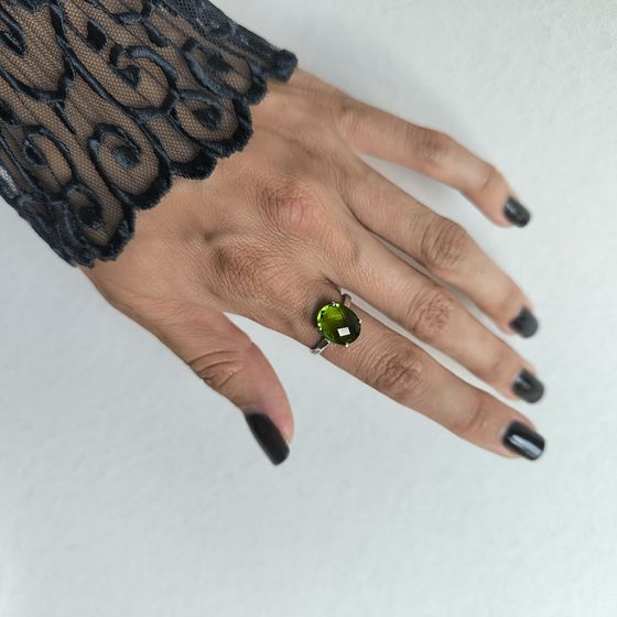 Серебряное кольцо с хризолітом 3.89ct