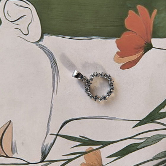 Silver pendant with cubic zirconia