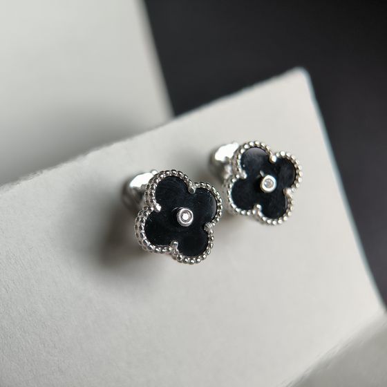 Silver earrings with onyx, fianites