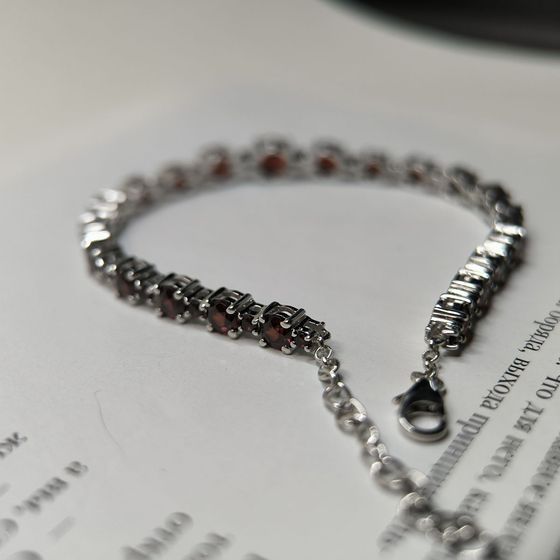 Срібний браслет із гранатом 9,14 карата