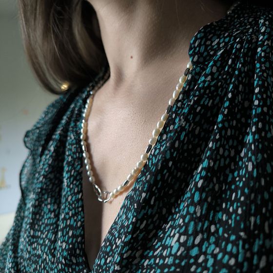 Срібне кольє з перлами бароковими