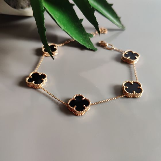 Золотой браслет с ониксом