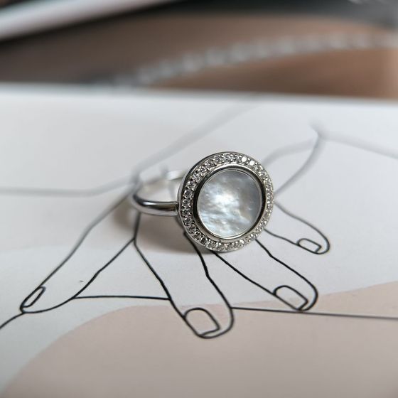 Silver ring with mother-of-pearl