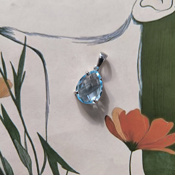 Silver pendant with a 4.19-carat topaz