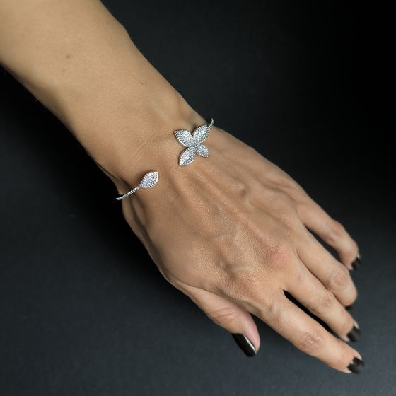 Silver bracelet with phianites