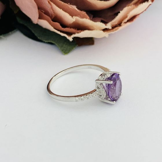 Silver ring with a 2.722-carat alexandrite