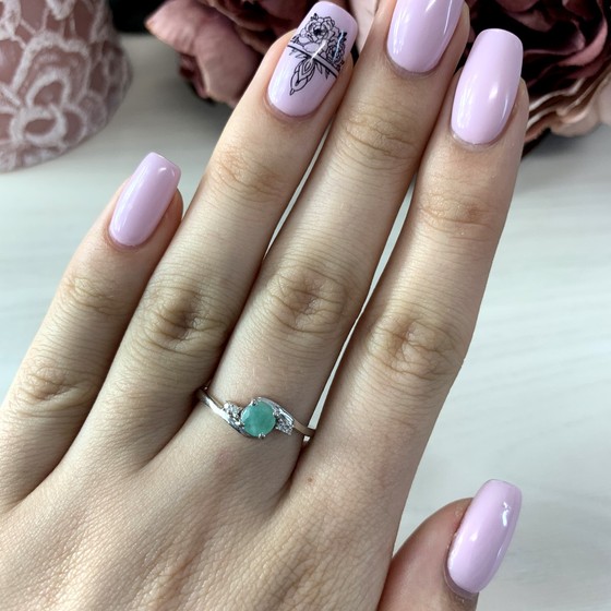 Срібна каблучка зі смарагдом 0,547 карата