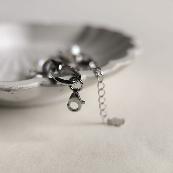 Silver bracelet with pearls