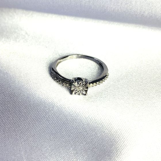 Серебряное кольцо с бриллиантом 0.05ct