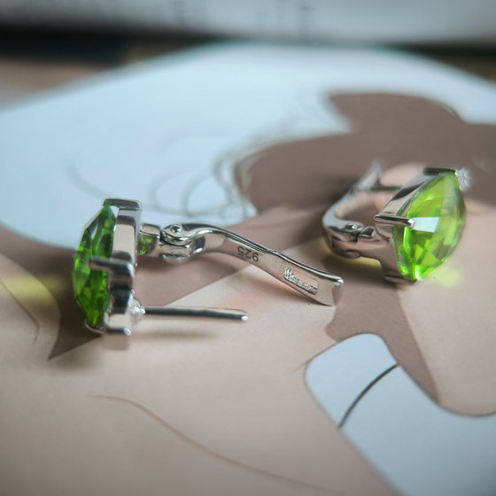 Серебряные серьги с хризолітом 6.28ct