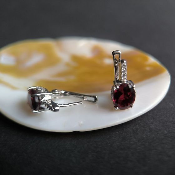 Silver earrings with garnet nano