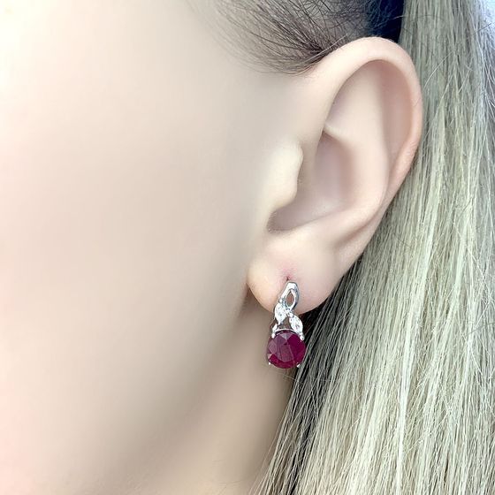 Silver earrings with a 3.677-carat ruby