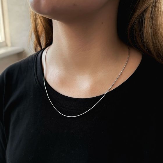 Silver chain without stones