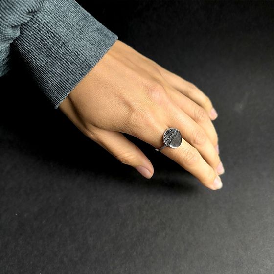 Срібна каблучка з фіанітами