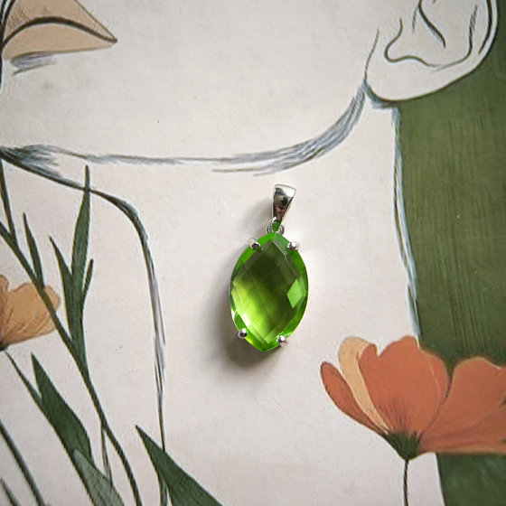 Серебряная подвеска с хризолітом 4.862ct