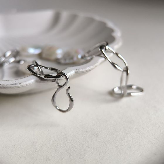 Silver bracelet with baroque pearls