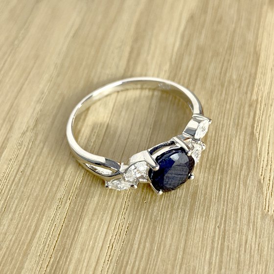 Серебряное кольцо с сапфиром 2.24ct