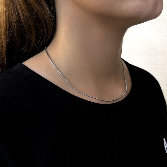 Silver chain without stones