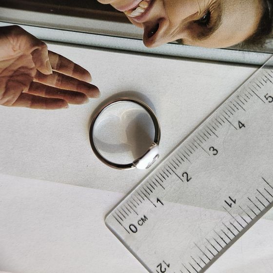 Срібна каблучка з фіанітами, емаллю