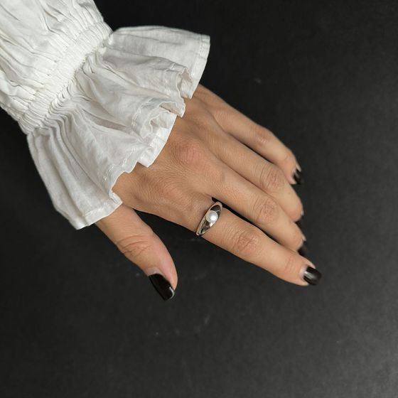 Silver ring with pearls