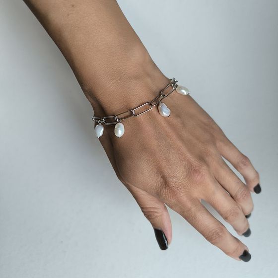 Silver bracelet with baroque pearls