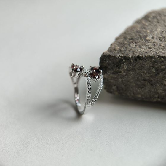 Срібна каблучка з гранатом 2.325ct