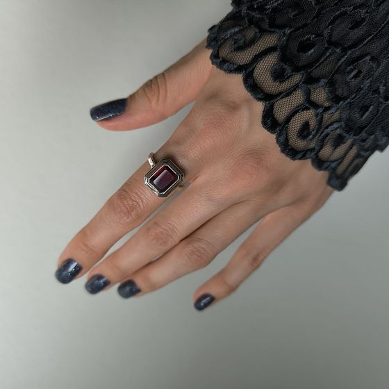 Срібна каблучка з гранатом 2.942ct