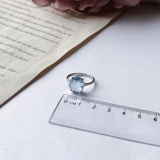 Silver ring with a 5.642-carat topaz