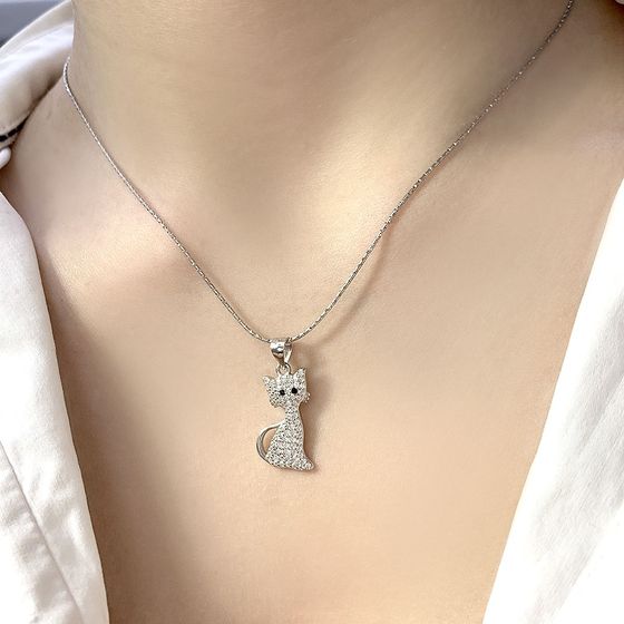 Silver pendant with phianites