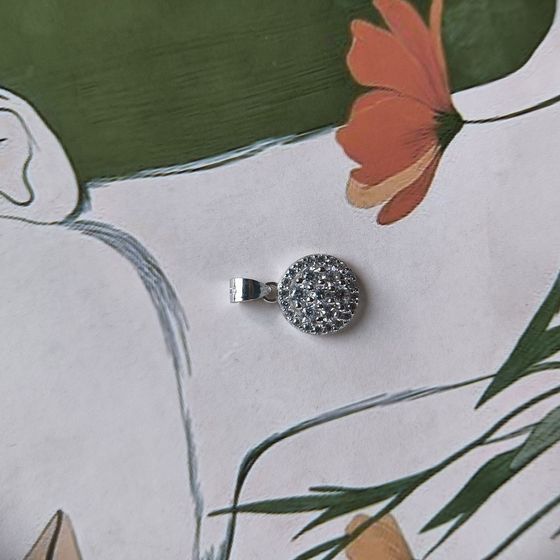 Silver pendant with phianites