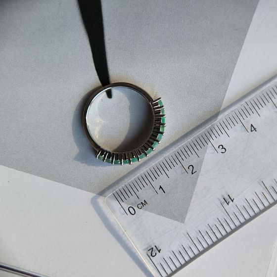 Silver ring with a 1.175-carat emerald