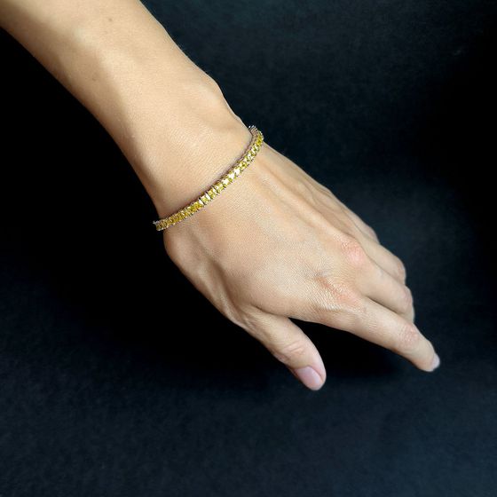 Silver bracelet with phianites