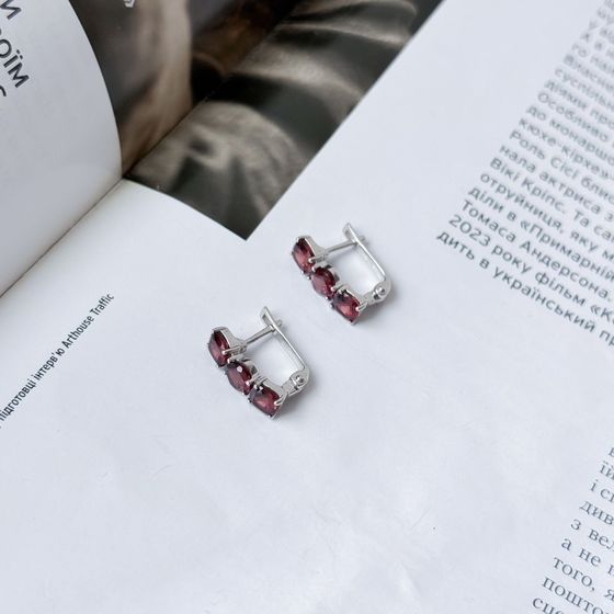 Silver earrings with garnet (3.929 carats)