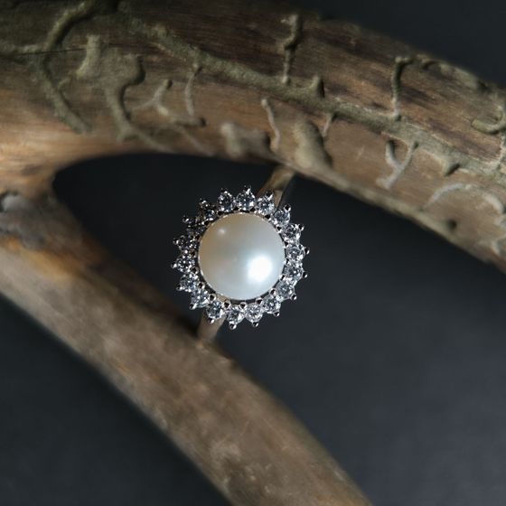 Silver ring with pearls, fianites