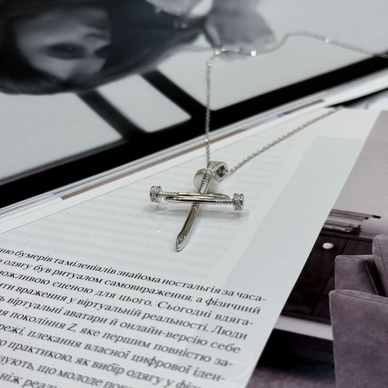 Срібне кольє з фіанітами