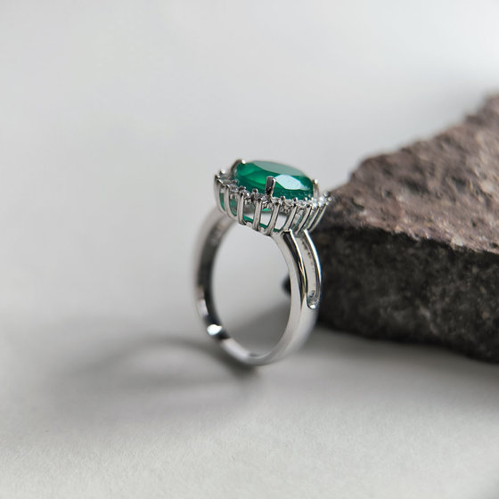 Silver ring with agate, fianites