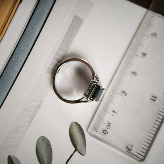 Срібна каблучка із сапфіром 2.367ct