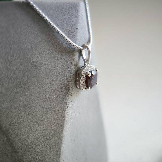 Серебряная подвеска с гранатом 1.503ct