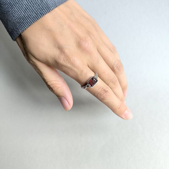 Серебряное кольцо с гранатом 1.792ct