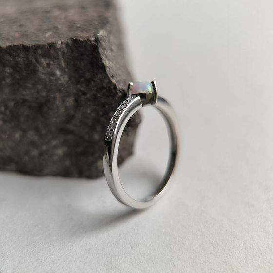 Серебряное кольцо с опалом 0.436ct, фианитами