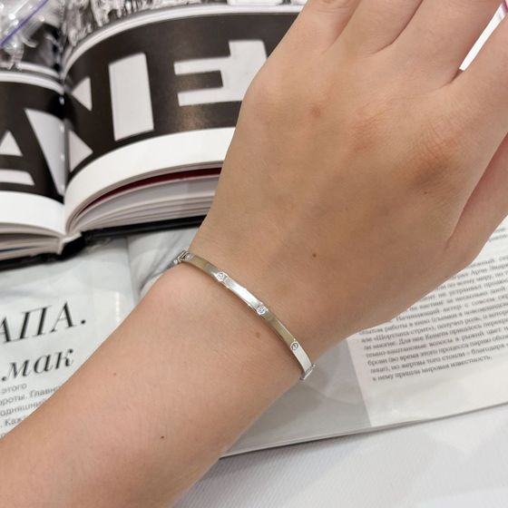 Silver bracelet without stones