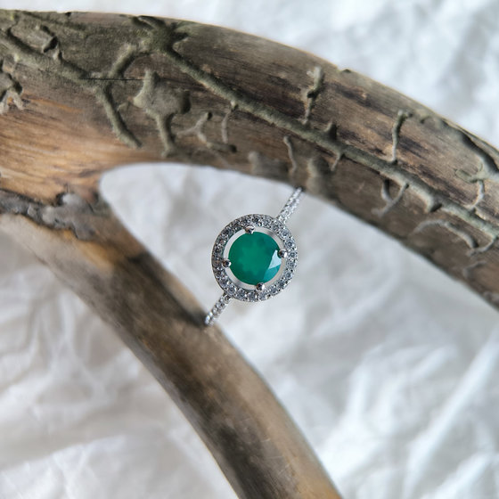 Silver ring with 1.134 ct agate and cubic zirconia