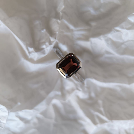 Серебряное кольцо с гранатом 2.05ct