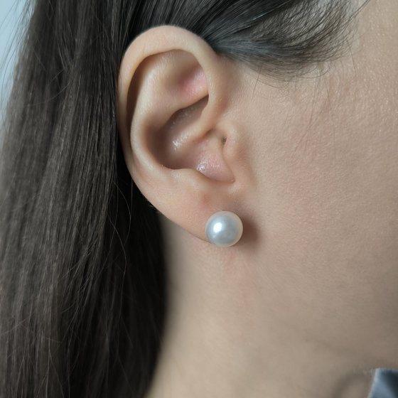 Silver earrings with pearls