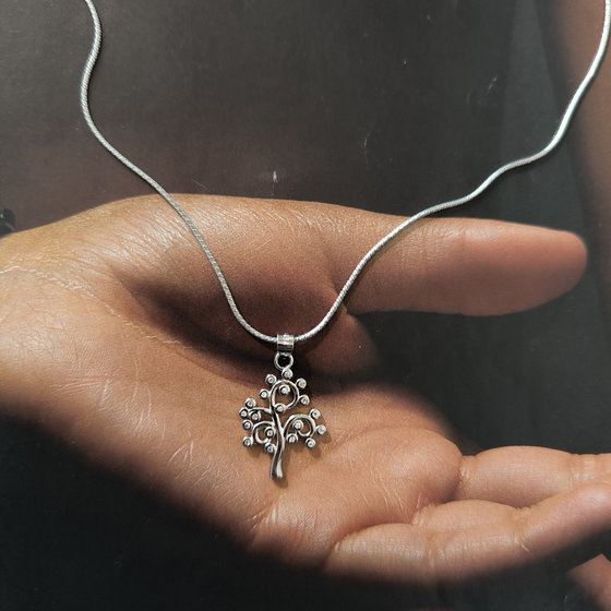 Silver pendant with cubic zirconia