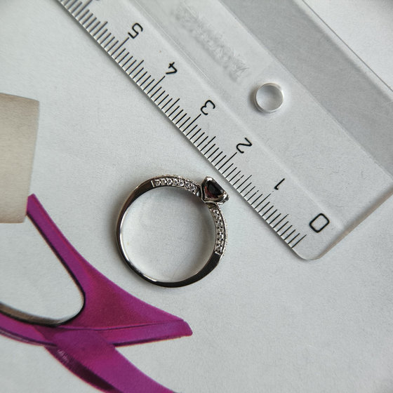 Серебряное кольцо с гранатом 1.326ct