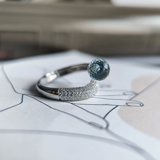 Silver ring with 5.49ct topaz and cubic zirconia