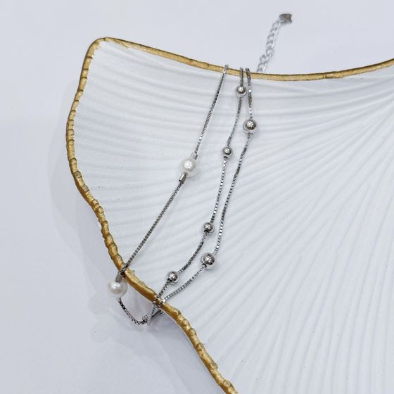 Silver bracelet with pearls