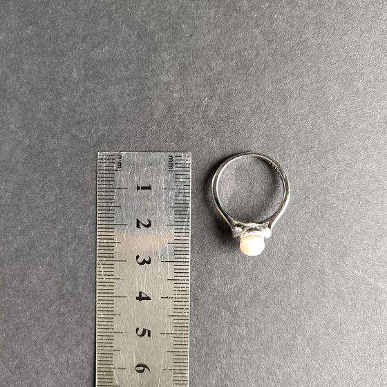 Silver ring with pearls, fianites